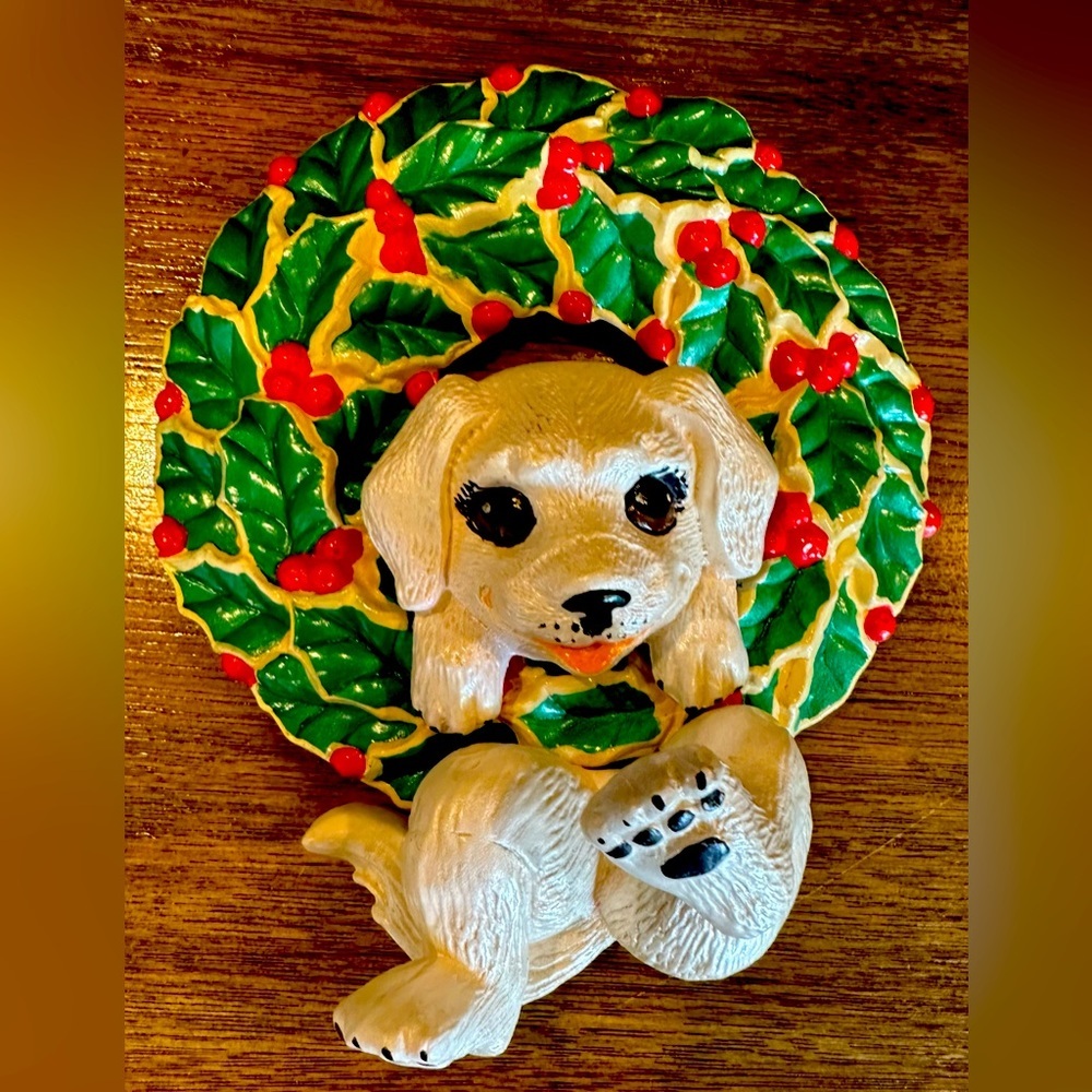 Christmas Puppy Wreath Decor/ Art ~ Vintage 1985